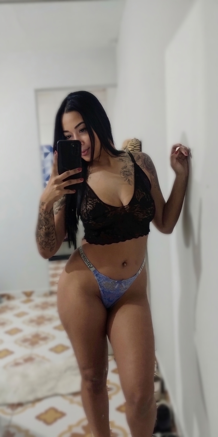 Foto de O clima aqui está fervendo... 🔥 Falta só você para completar o cenário. Topa? 