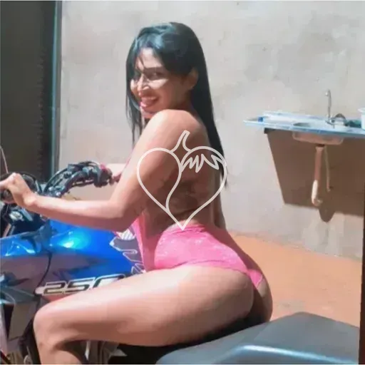 Capa de Larissa Castro