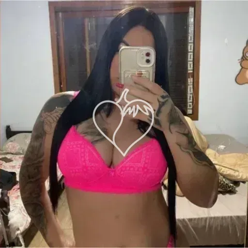 Capa de Letícia carvalho