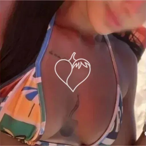 Capa de Marcela Freitas