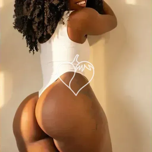 Capa de Iza Black